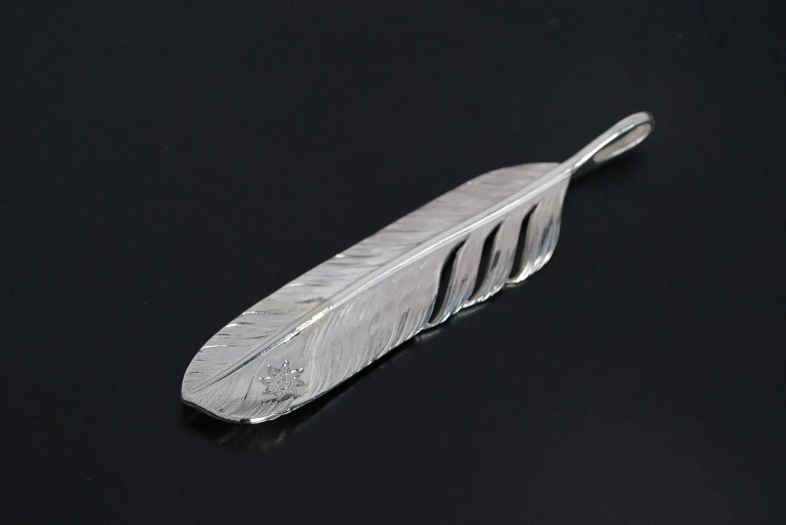 Albatory Tip PT900 Silver Feather Pendant L