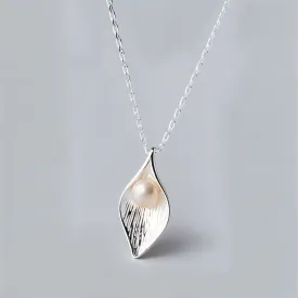 Beauteous Leaf Pearl Necklace