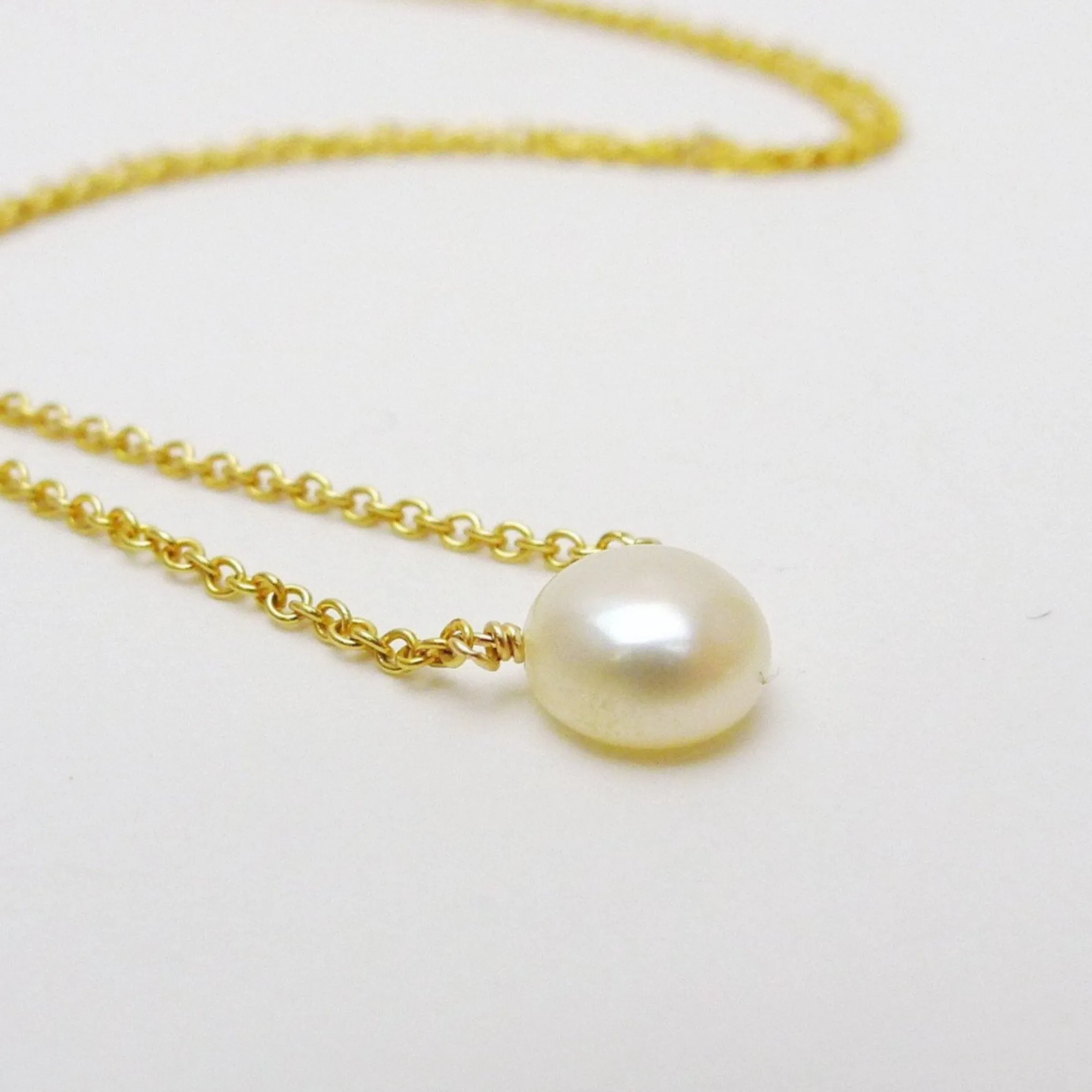 Blanche Necklace / Creamy White Small Freshwater Pearl Necklace