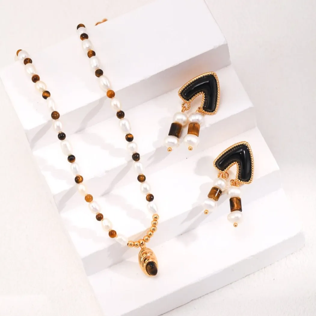 Caramel Chic: Tiger Eye Stone and Pearl Beaded Pendant Necklace