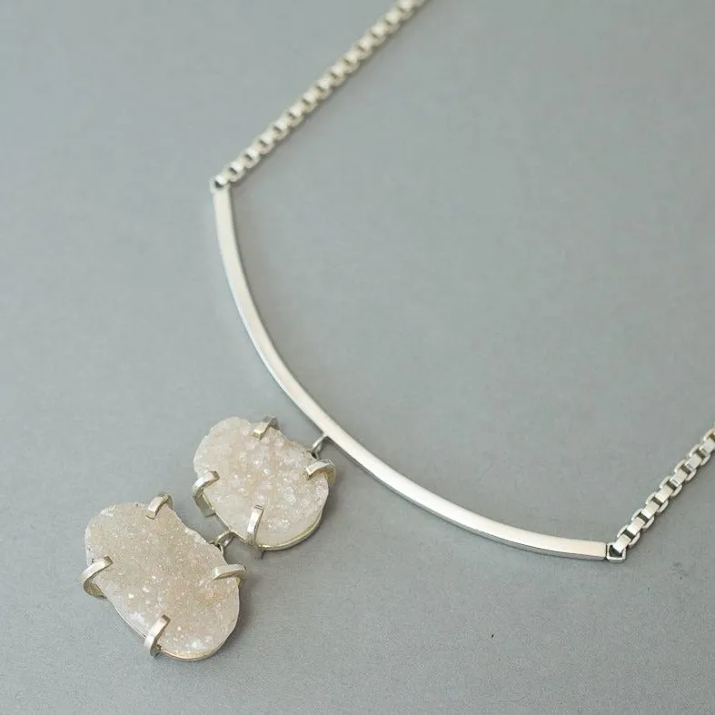 CREAM DRUZY PENDANT AND BAR SILVER NECKLACE