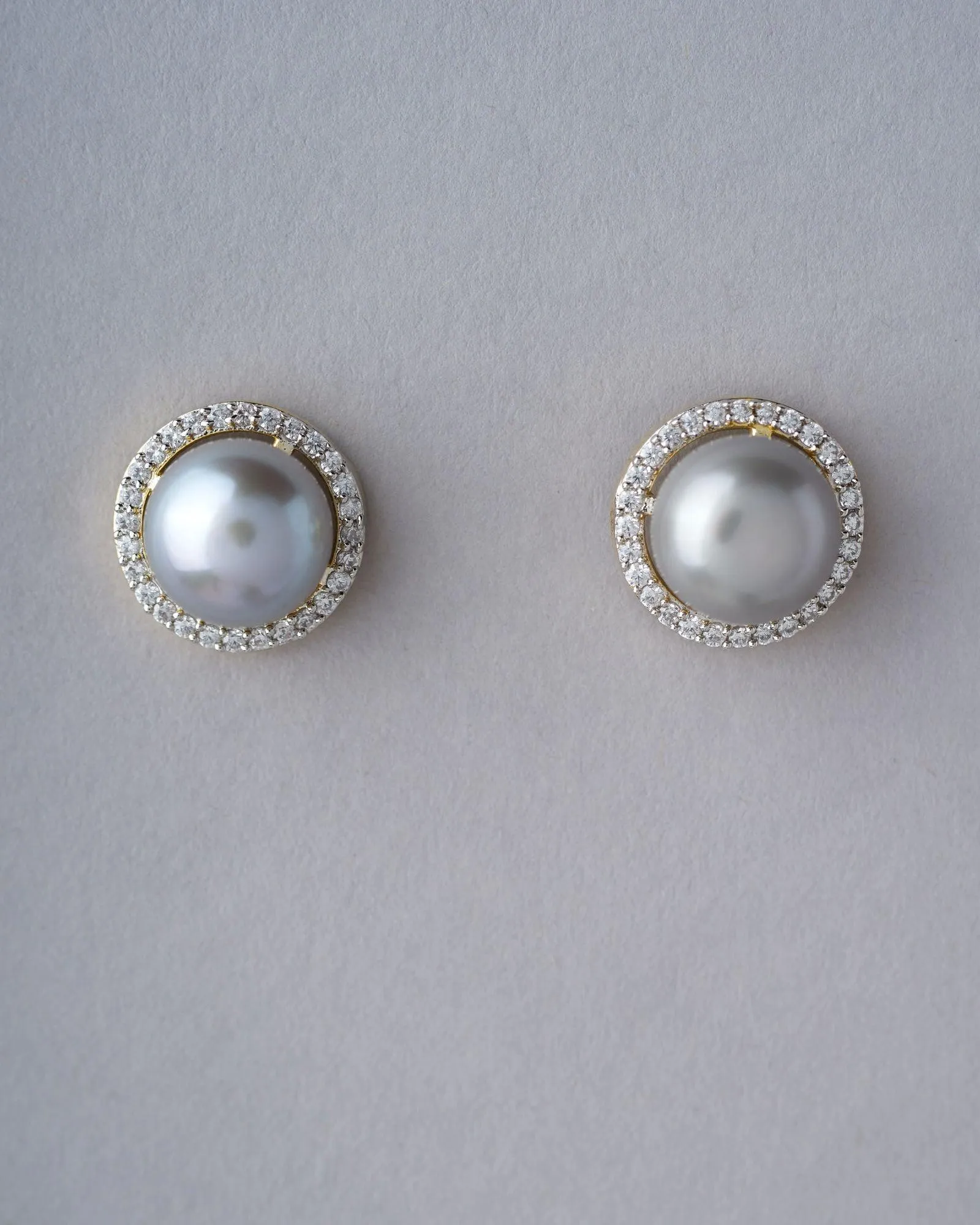 Elegant Grey Stud Pearl Earring