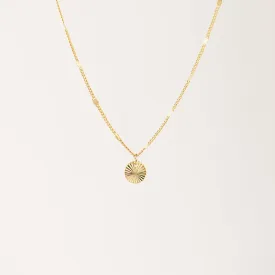 Everly Circle Necklace Gold