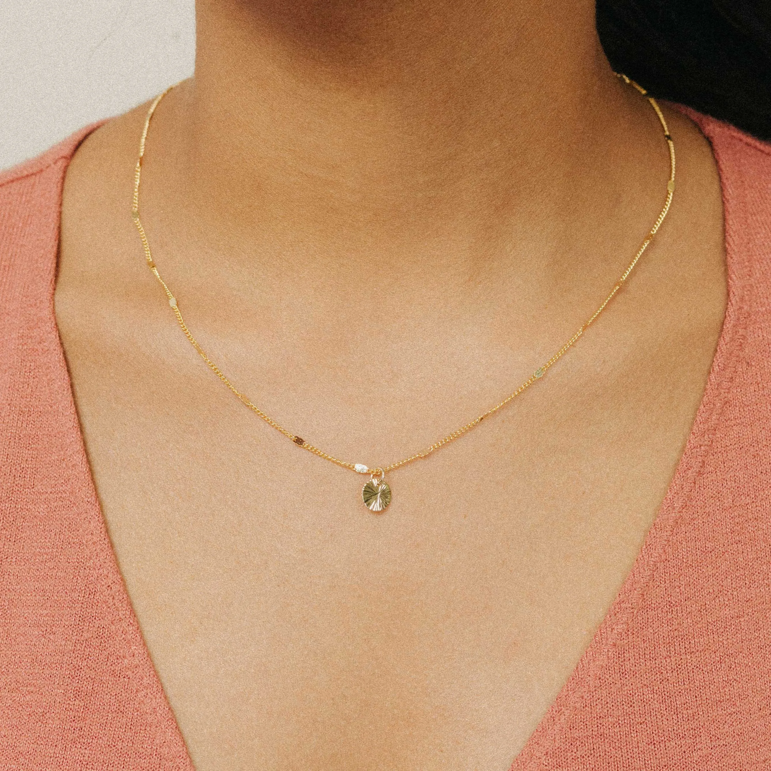 Everly Circle Necklace Gold