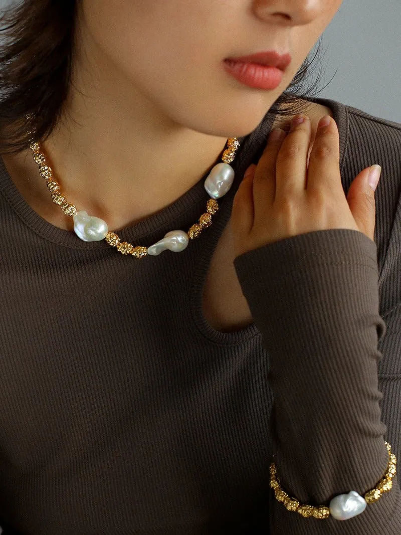 Fashionable Metallic Baroque Pearl Necklaces A Style