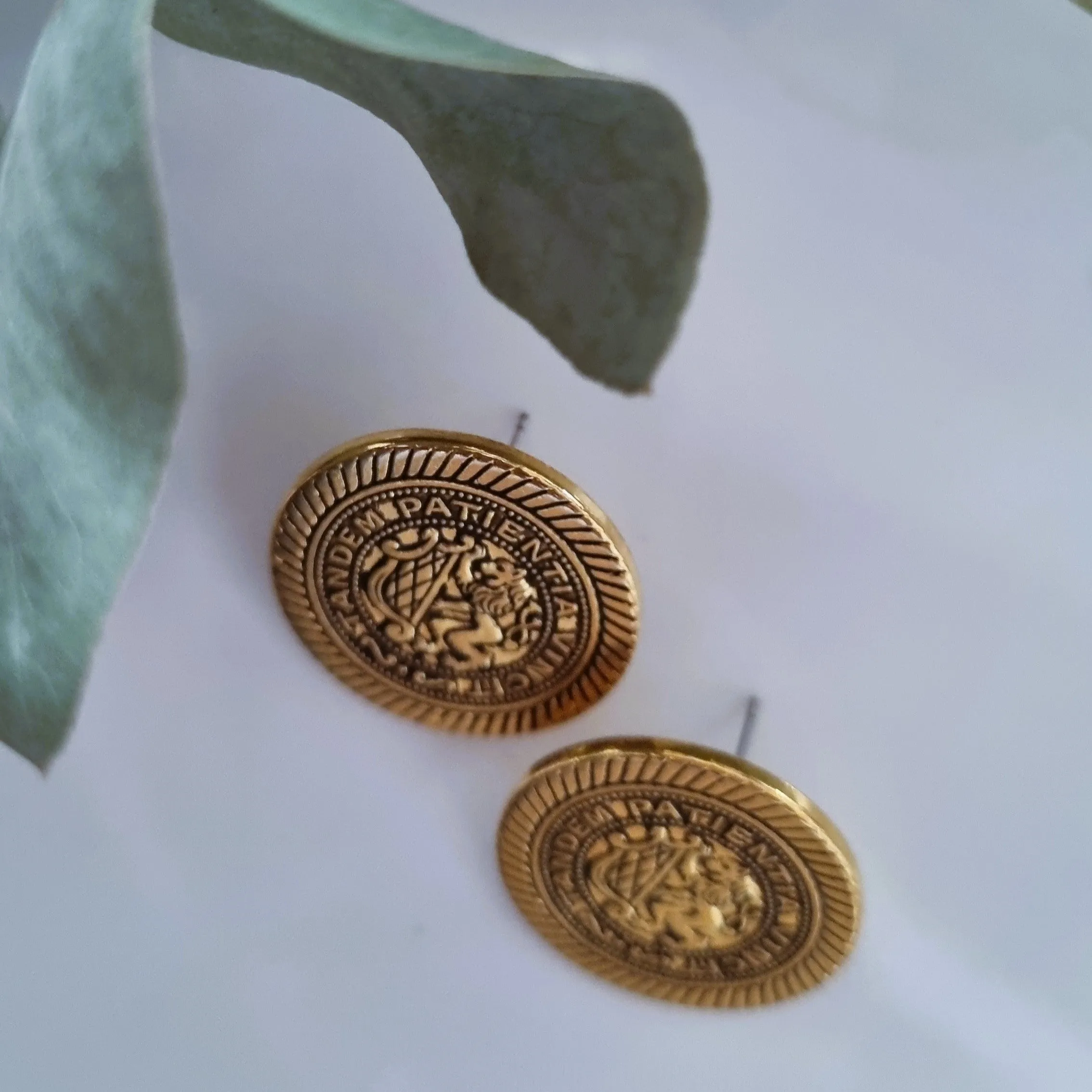 Vintage earrings - Bronze letters