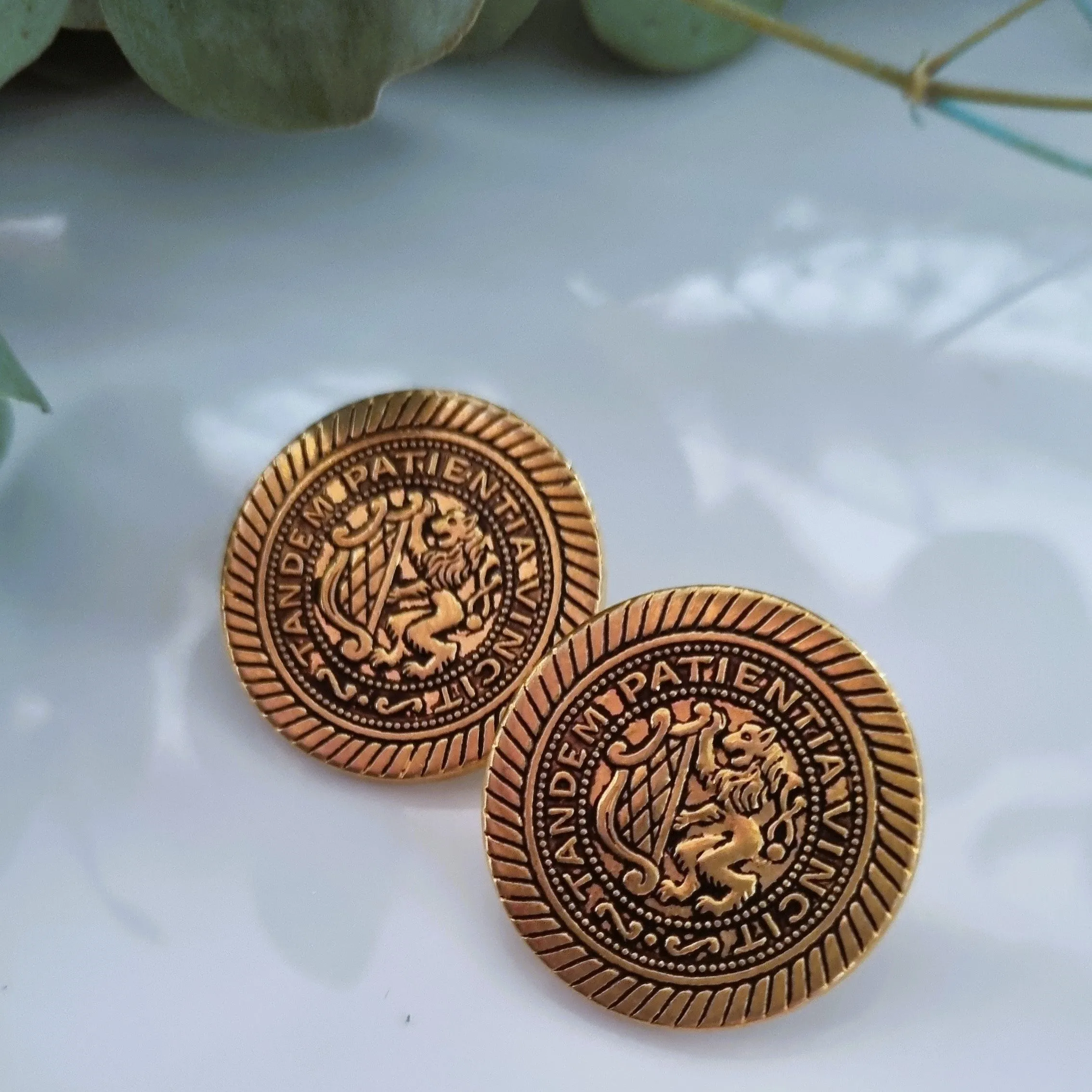 Vintage earrings - Bronze letters